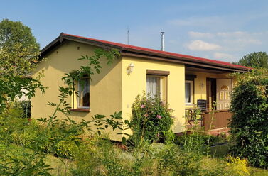 Kleingarten mit großem Gartenhaus bei Werneuchen nordöstlich von Berlin