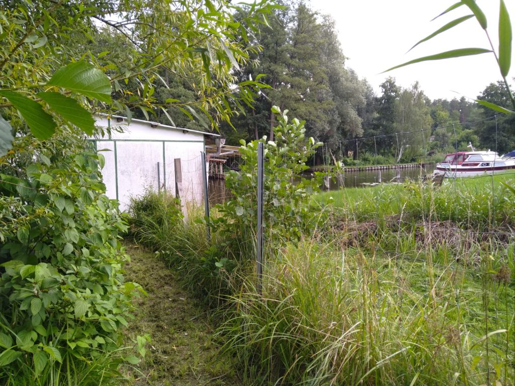 Pachtgrundstück mit Wochenendhaus und Bootsliegeplatz am Rhin in Lindow